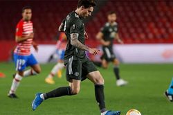 Kiến tạo đẳng cấp, Lindelof được ví như 'Scholes đệ nhị', hay hơn cả Toni Kroos