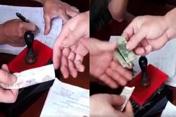 Tạm đình chỉ 2 công an viên thu 100.000 đồng làn căn cước gắn chip
