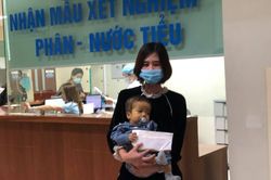 Trao hơn 77 triệu đồng đến bé Duy Anh bị teo mật bẩm sinh