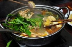 Thèm mấy cũng chớ dại thả loại rau này vào nồi lẩu kẻo gây hại sức khỏe