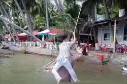 Clip: Đôi trai gái rơi tõm xuống hồ khi chụp ảnh cưới