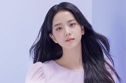 Nhìn bộ ảnh quảng cáo mới của Jisoo mà netizen thở phào 'May bình thường Jisoo không thế'