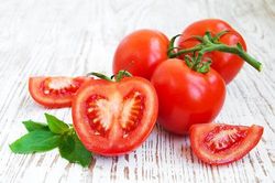 Những kiểu người 'đại kỵ' với cà chua, chớ dại đụng đũa