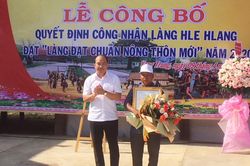 Công bố quyết định công nhận làng Hle Hlang đạt chuẩn nông thôn mới