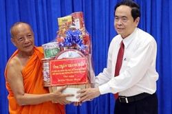 Đồng chí Trần Thanh Mẫn chúc Tết cổ truyền đồng bào Khmer Sóc Trăng