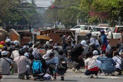 Cảnh sát Myanmar tiếp tục nổ súng, thêm 82 người chết