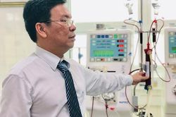 Chuyên gia Thận - Lọc máu: Uống thừa nước hoặc thiếu nước cũng gây bệnh