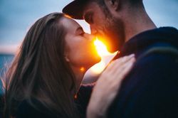 Cuối con đường em tìm kiếm là anh