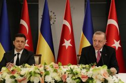 Đông Ukraine căng thẳng: Mỹ điều tàu chiến tới Biển Đen, Thổ Nhĩ Kỳ nói sẵn sàng hỗ trợ