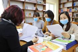 Giáo viên tích cực nghiên cứu sách Ngữ văn 6