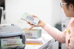 Ngân hàng báo 'lãi khủng', doanh nghiệp vẫn gánh lãi suất cao