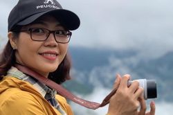 Đỗ Bích Thúy và Lê Thiết Cương 'song kiếm hợp bích' bán sách, dành tiền tặng trẻ em miền núi