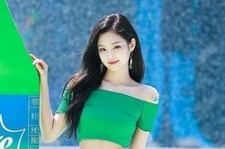 Học Jennie (BLACKPINK) bí kíp 'mặc đồ bình dân đẹp như hàng hiệu'