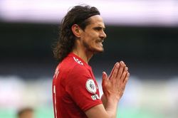 Tranh cãi sau bàn thắng bị từ chối của Cavani