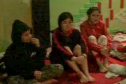 8 thiếu nữ bị ép bán dâm trong quán karaoke