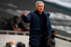 Redknapp: 'Mourinho luôn đổ lỗi cho người khác, ông ấy nên tự chịu trách nhiệm'