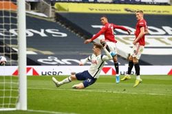 Man United thắng Tottenham 3-1 trên sân khách
