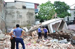 Lào Cai: Đào móng tầng hầm, làm đổ nhà ba tầng liền kề