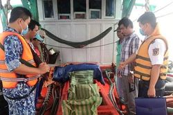 Bắt giữ tàu chở khoảng 100 nghìn lít dầu không có hóa đơn, chứng từ