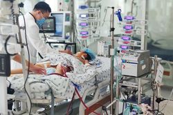 Bé gái 9 tuổi bị viêm cơ tim, sốc tim nguy kịch tính mạng
