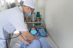 10 phút nội soi lấy thành công xương heo ở thực quản