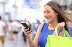 Vợ chồng 'lệch múi giờ' vì đêm nào vợ cũng bận đặt mua hàng online của nước ngoài