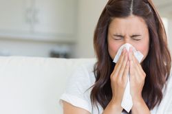 Quai bị ở người lớn: Triệu chứng, phòng ngừa và cách chăm sóc khi mắc bệnh