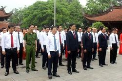 Thành phố Việt Trì dâng hương tưởng niệm các Vua Hùng