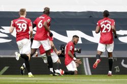 Man Utd ngược dòng ngoạn mục đánh bại Tottenham