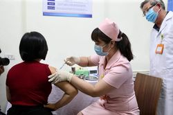 6 tình nguyện viên tiêm thử nghiệm mũi 2 vắc xin phòng Covid-19 thứ hai của Việt Nam