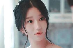 Công ty xác nhận: 'Điên nữ' Seo Ye Ji nhắn tin là thật, du học Tây Ban Nha là giả