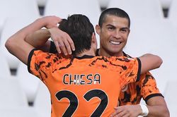 Chuyển giao quyền lực giữa Ronaldo và Chiesa