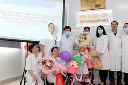 Cháu bé bị u nguyên bào võng mạc được chữa khỏi kỳ diệu