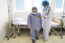 Nữ sinh 17 tuổi bị đột quỵ