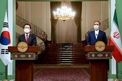 Iran kêu gọi Hàn Quốc giải phóng tiền dầu bị 'đóng băng'