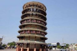 Thăm tháp nghiêng 136 năm tuổi của Malaysia