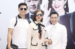 Lệ Quyên và tình trẻ Lâm Bảo Châu mặc đồ đồng điệu, tháp tùng nhau đi sự kiện tình tứ