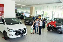 Không thể 'nén' thêm, khách Việt ào ạt mua ô tô
