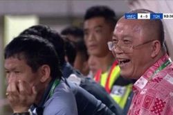 Vòng 9 V-League: Nụ cười khó hiểu của ông bầu