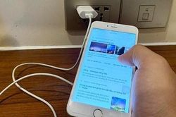 Vì sao nên bỏ thói quen sử dụng điện thoại trong lúc sạc pin?