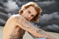 Justin Bieber thừa nhận khó khăn trong năm đầu hôn nhân