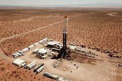 Argentina cân nhắc kiểm soát giá dầu