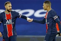 Mbappe bị thổi phạt việt vị sai ngay trước bàn thắng của Bayern?