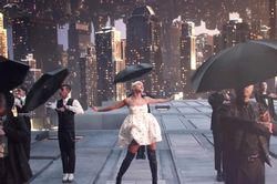Ca khúc solo đầu tiên của 'tiểu Diva' Ariana Grande cán mốc tỷ view trên Youtube