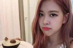 Thích ăn rau củ là thế nhưng vì sao Rosé (BLACKPINK) 'không đội trời chung' với quả bơ?