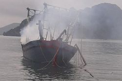 Quảng Ninh: 3 người bị bỏng do nổ khí ga trên tàu