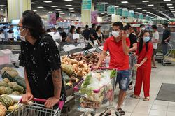 Dân Phnom Penh đổ xô tích trữ thực phẩm trước giờ phong tỏa thủ đô