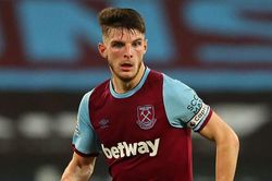 Tin bóng đá MU 15/4: Declan Rice muốn đến Old Trafford, 'tấn công' Aston Villa vì Martinez