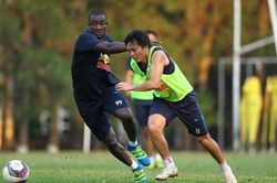 HLV Kiatisak đón tin vui trước trận đấu với Hà Nội FC