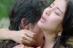 Cao Thái Hà suy sụp trước những lời chê bai diễn cảnh nóng dung tục